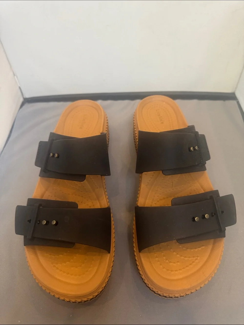 Crocs women’s Two-Strap Platform Slide — Black and Tan size 9
